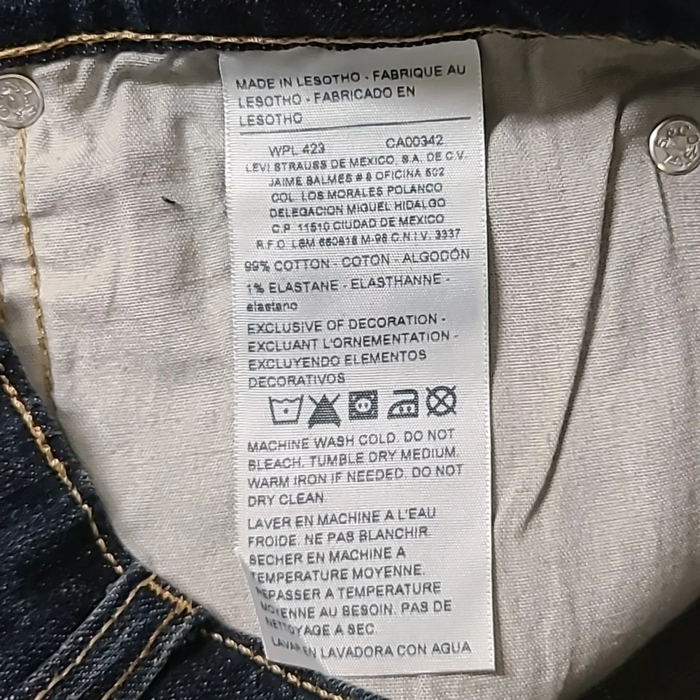 - NWT  LEVIS SIGNATURE Straight/FLEX Size 29 X 32 Men's